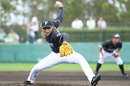 北海道日本ハムファイターズ　鈴木健矢　タペストリー　眼鏡スーツVer 北海道日本ハムファイターズ 鈴木健矢 タペストリー 眼鏡スーツ