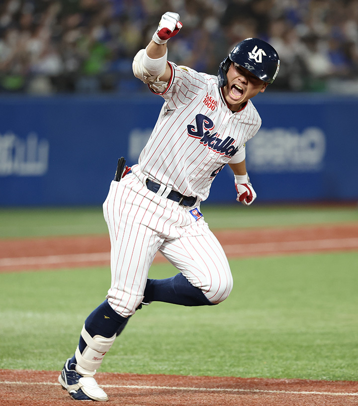 東京ヤクルトスワローズ　丸山和郁　実使用　トレーニングシューズ 丸山和郁 - Wikipedia