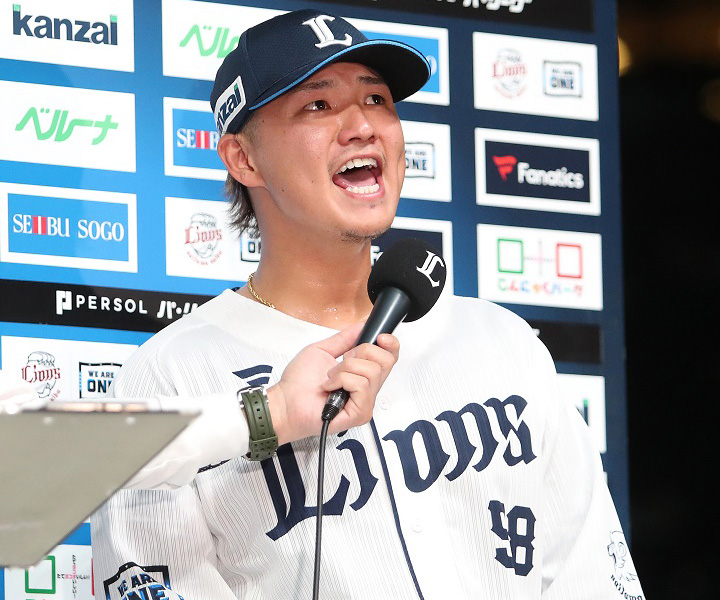 西武・佐藤龍世 「ただ守れるだけではダメ」 すべての武器を研ぎ澄ませて／ユーティリティーの極意