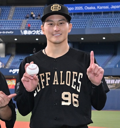 EPOCH NPB プロ野球カード 2024 20枚限定ルーキー版直筆サインカード 