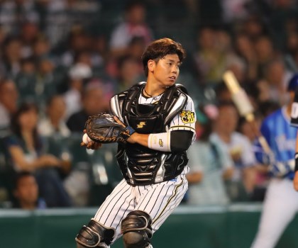 阪神 梅野隆太郎 年俸アップも……シブい表情