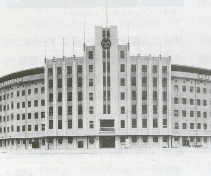 社会的評価も待遇も低かった80年前の職業野球。西宮、後楽園両球場の完成は、選手を元気づけた