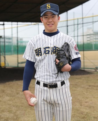 明石商高・吉高壮 悲願の初切符を夢見る142キロ右腕 | 野球