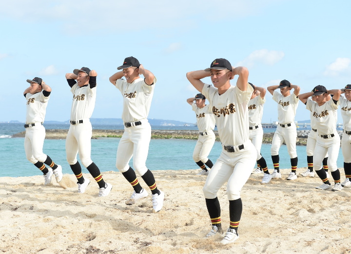 野球部は地元の希望の星 具志川商高が貫く一丸野球 - 野球 ...