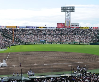 一死二塁から打者がバントで打球を転がすも、これが“2度打ち”だった場合、判定はどうなる？