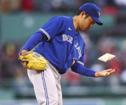マウンド上で指をペロリはNG 厳格に規定される反則投球／元パ・リーグ審判員　山崎夏生に聞く