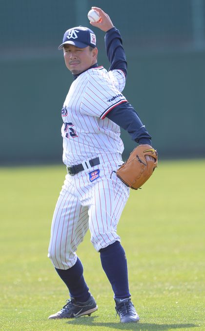 東京　ヤクルトスワローズ　館山昌平選手 スパイクシューズ 25番　現役当時 東京 ヤクルトスワローズ 館山昌平選手 スパイクシューズ 25番 現役当時
