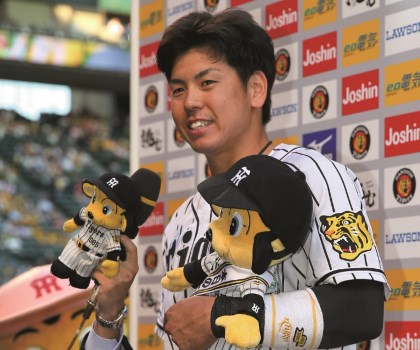 プロ野球交流録 球界リレートーク・阪神 梅野隆太郎「誠司さん、来季は絶対負けません！嘉弥真さん、刺激をもらいました」