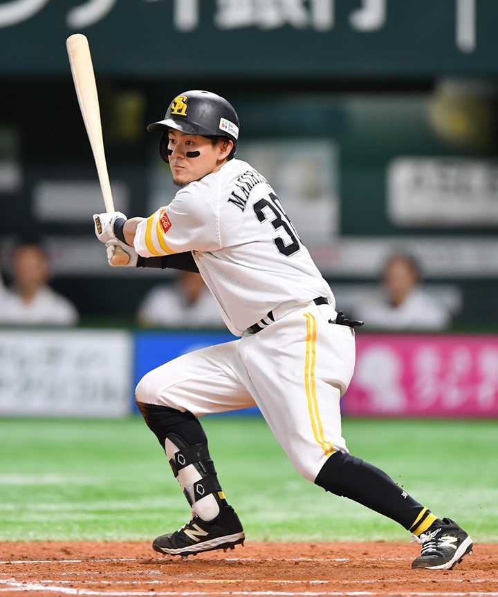 プロ野球　福岡ソフトバンクホークス　牧原大成選手　バット　プロ野球選手