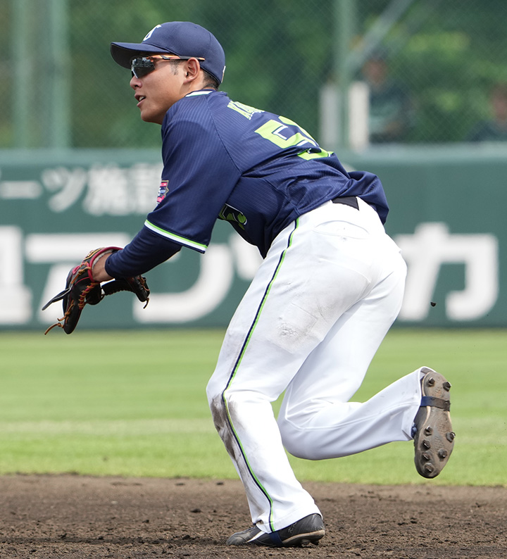 元ヤクルト　小森航太郎選手　実使用ユニフォーム上下セット 元ヤクルト小森航太郎選手実使用ユニフォーム上下セット