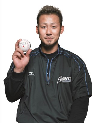 人気選手直筆サイン入りボールや色紙を毎週プレゼント中
