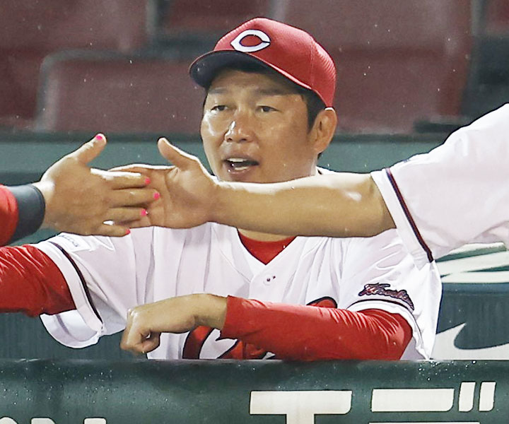 デーブ大久保コラム「選手を批判しない人格者の新井監督。広島伝統のしつこい采配も受け継いでいます」