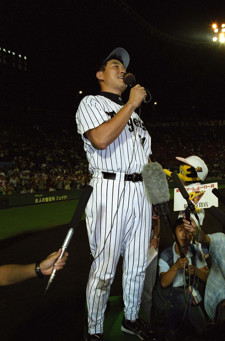 プロ野球仰天伝説118】お立ち台で宣言どおり『六甲おろし』を歌った広 ...