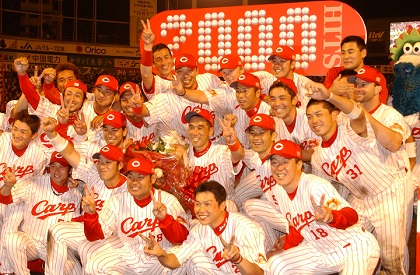 広島ひと筋17年、野村謙二郎が2000安打達成（2005年6月23日