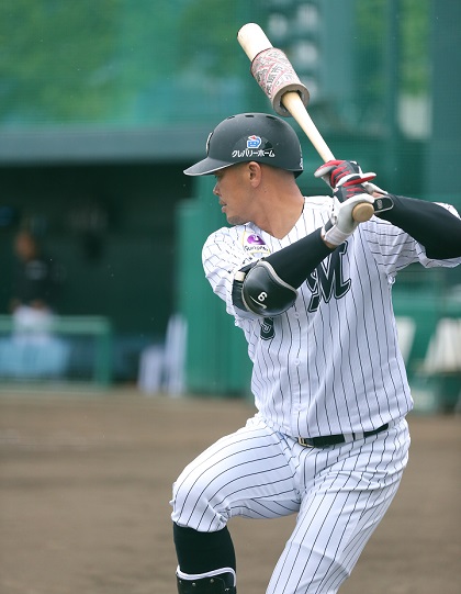 ロッテの現役レジェンド・福浦和也はロッテ浦和で最も忙しい男