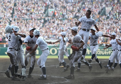 回るタオル 9回裏に姿を見せた甲子園の 魔物 夏の甲子園名勝負 野球コラム 週刊ベースボールonline