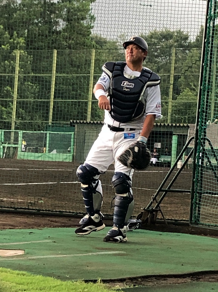 キャッチングに定評があるブルペン捕手・田原晃司の“技”とは