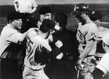 ロッテ放棄試合異聞、濃人渉監督は本当に悪かったのか／週べ回顧