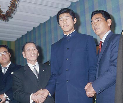 【ドラフト会議物語10】1年で3球団と交渉の新美。長崎、鈴木孝にはのち因縁対決も【72年】