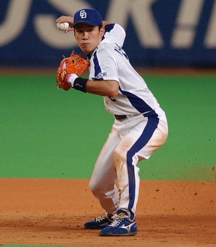 ミズノプロ　元中日　井端弘和選手実使用バット 名手・井端弘和(元中日ほか)が明かすグラブ進化への“貢献