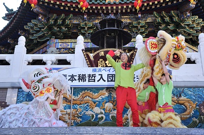 「横浜の森本稀哲」がラーメンマンで爆笑入団会見！【2010年12月11日】