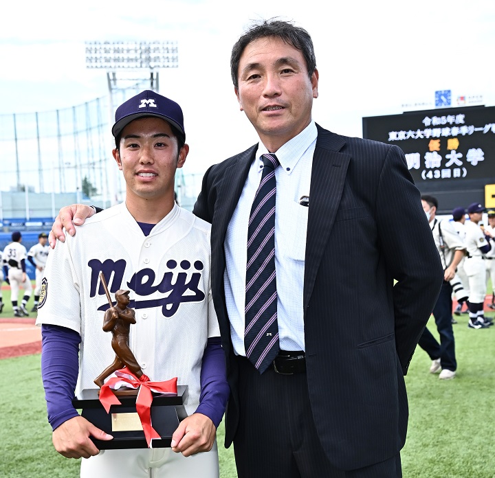 【大学野球】身長163センチ、体重61キロの小兵、明大・飯森太慈が首位打者を獲得できた理由