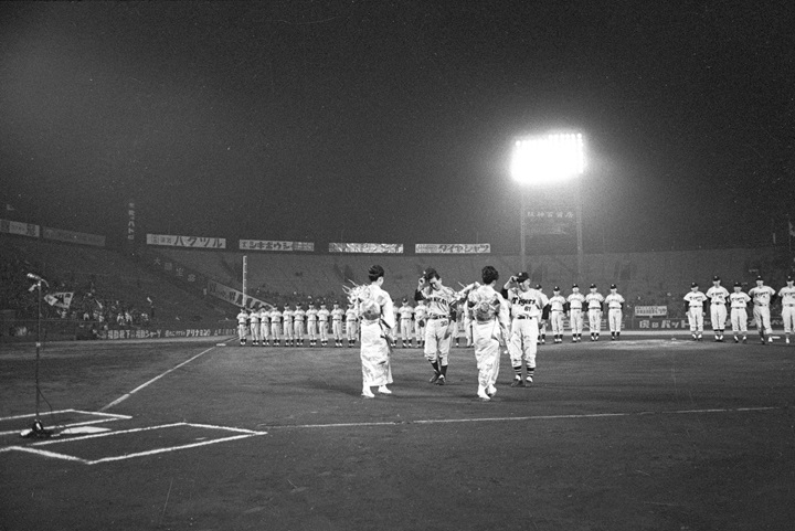 開店記念セール！ 甲子園と一体だった男、藤本治一郎「甲子園の土」／ベースボール スポーツ選手