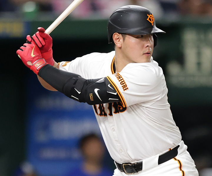 4年ぶりV奪回で涙…巨人・岡本和真に「歴史に名を刻む四番打者」高評価が