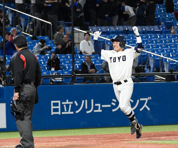 【大学野球】8回に19点目となる2ラン　一部復帰をグラウンドで迎えた東洋大主将・嶋村知浩