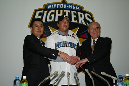 メジャーへの思いは忘れ、入来祐作が日本ハム入団【2004年1月19日】