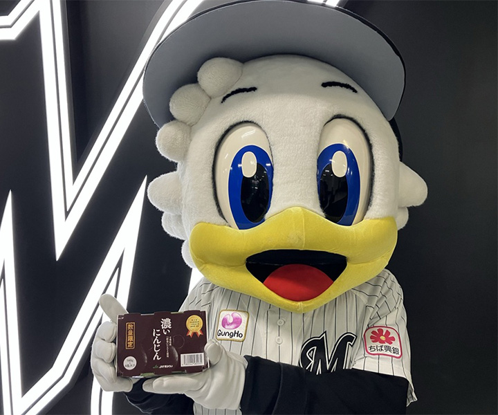 【ロッテ】千葉市が『JA千葉みらい濃いにんじんジュース』を贈呈