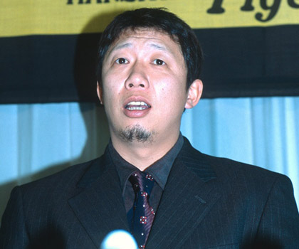 大もめした阪神・川尻哲郎が星野魔術でコロリ【2002年1月24日】