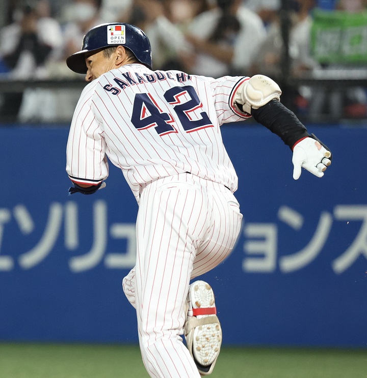 男気あふれる坂口智隆が「男の中の男」という、栗山巧が背中で語ること【第4回】