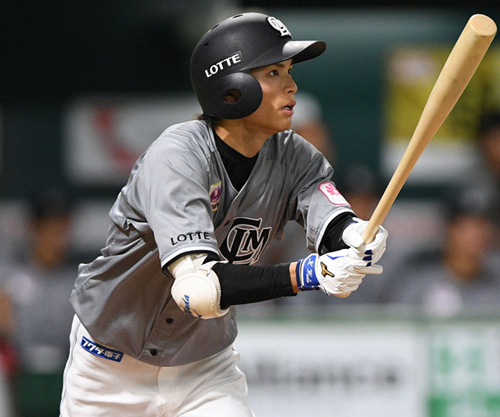 ロッテ・和田康士朗「対戦して楽しかったですし、オスナから安打を打ててよかったです」／元同僚と