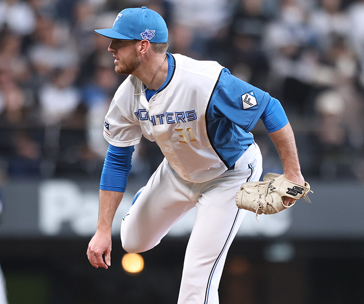 日本ハム・マーフィー「こんなうれしい結末が待っているとは思ってもいなかった。記念のボールも大切にしたいね」／来日初勝利
