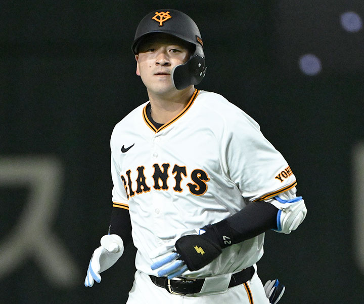 巨人・岸田行倫「2022年から現在の27番に変更していただきました。名捕手の方々が着けていたイメージが強いです」／背番号