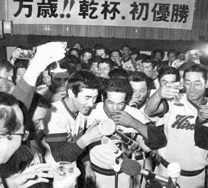 1975年 カープ初優勝記念の時計になります。 - その他