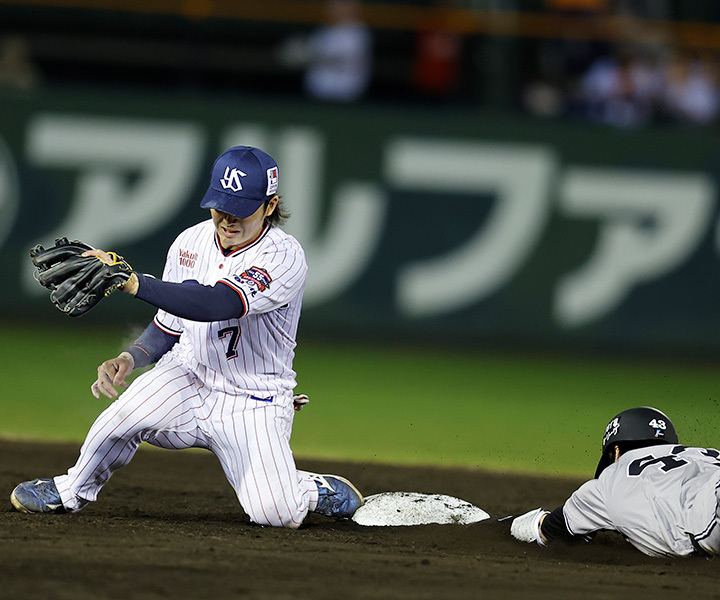 【内野守備】盗塁でベースカバーに入るときに、ランナーと送球のどちらを意識すべき？／元巨人・篠塚和典に聞く