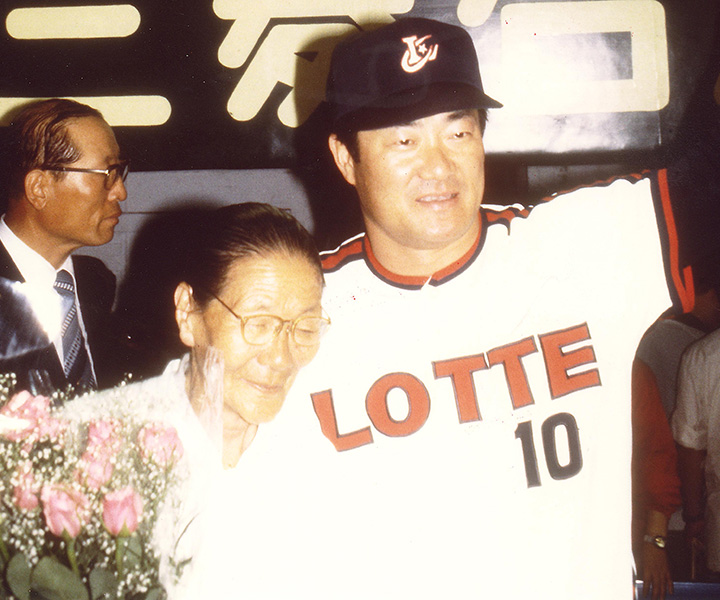 ＜1980年5月28日＞前人未到にしてNPB史上唯一の金字塔。張本勲が3000安打を達成