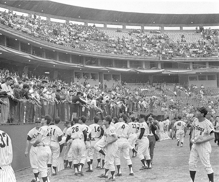＜1962年6月2日＞下町を照らす「光の球場」が華々しくオープン！　名物オーナーの悲願達成も……