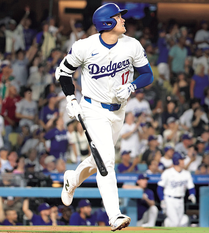 大谷翔平 2023 エンゼルス 限定 写真集 2022 MLB ドジャース ALL OF SHOHEI 2023」エンゼルス最後の大谷翔平写真集 12月15日