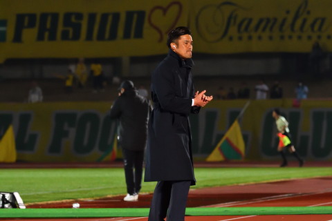 富山OBの両監督。歴史に残る一戦/ＪリーグYBCルヴァンカップ 第3節 富山×福岡