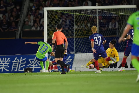 82分、平岡の今季初得点で勝負あり/ＪリーグYBCルヴァンカップ 第3節 湘南×FC東京
